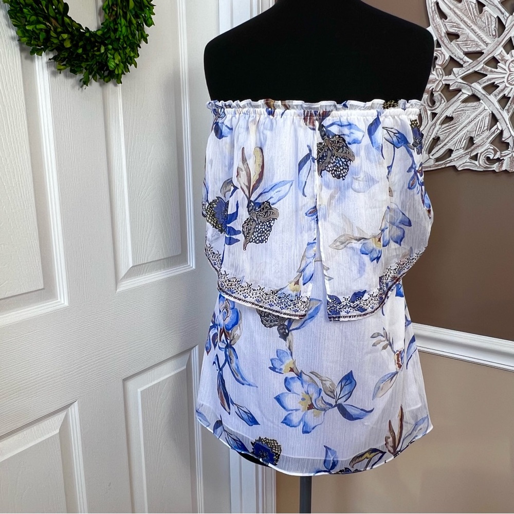 ⭐️ White House Black Market Off-The-Shoulder Printed Embroidered Top MEDIUM - Picture 2 of 9